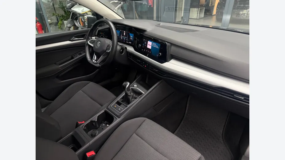 VOLKSWAGEN Golf -