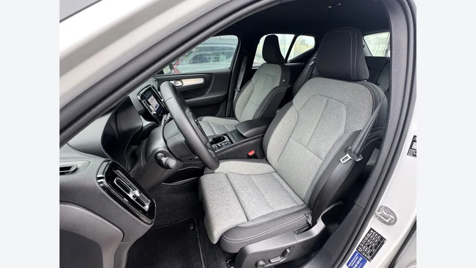 VOLVO XC40 XC40 B3 Plus Dark aut