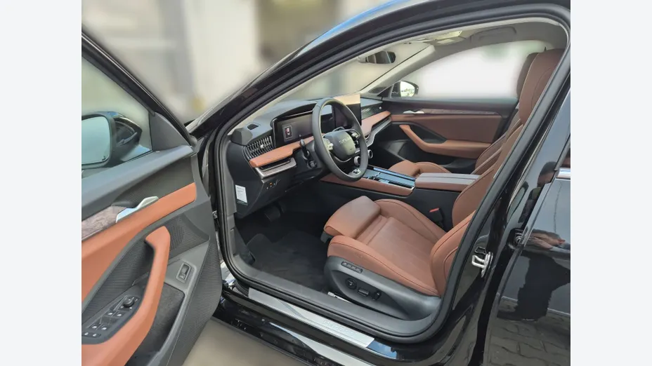 SKODA Superb -