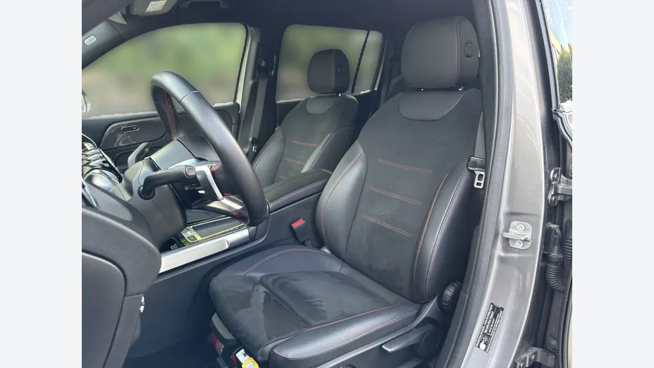 MERCEDES-BENZ GLB GLB 200 mHEV AMG Line 7G-DCT