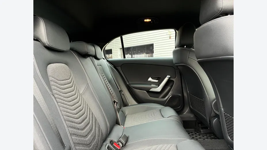 MERCEDES-BENZ A Klasa A 220 4-Matic AMG Line 8G-DCT