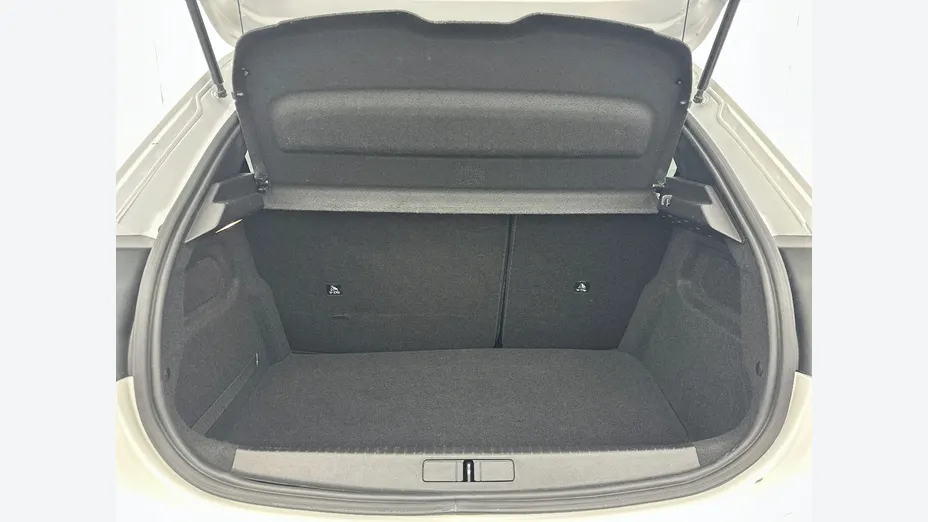 PEUGEOT 208 -