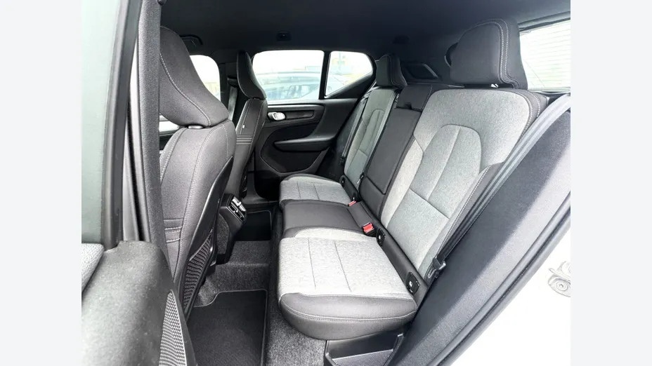 VOLVO XC40 XC40 B3 Plus Dark aut