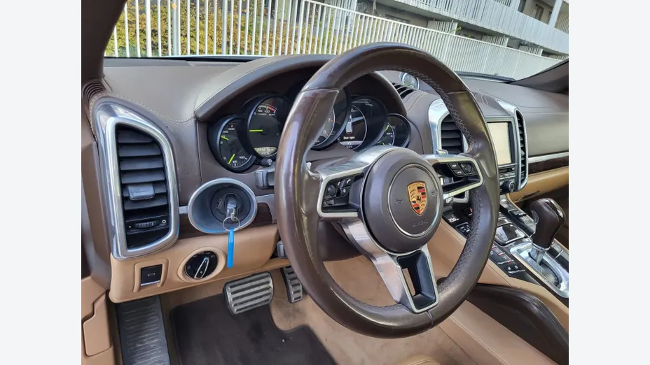 PORSCHE Cayenne -