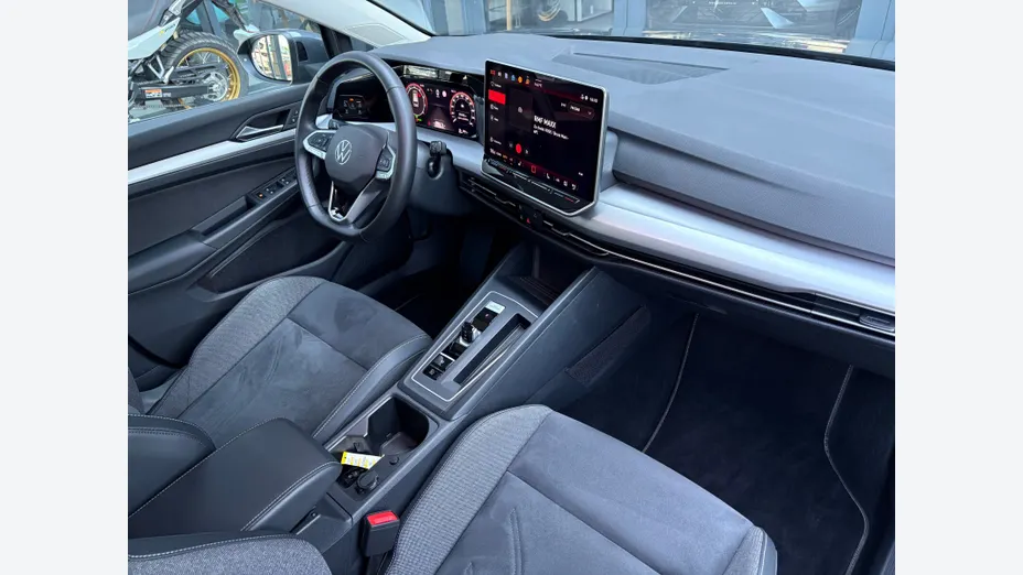 VOLKSWAGEN Golf -