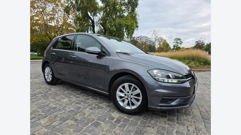 VOLKSWAGEN Golf -