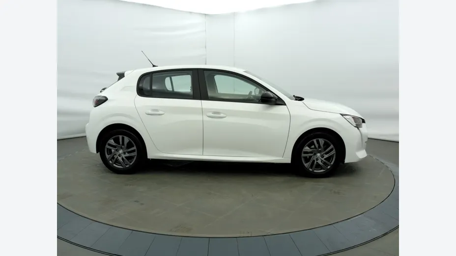PEUGEOT 208 -