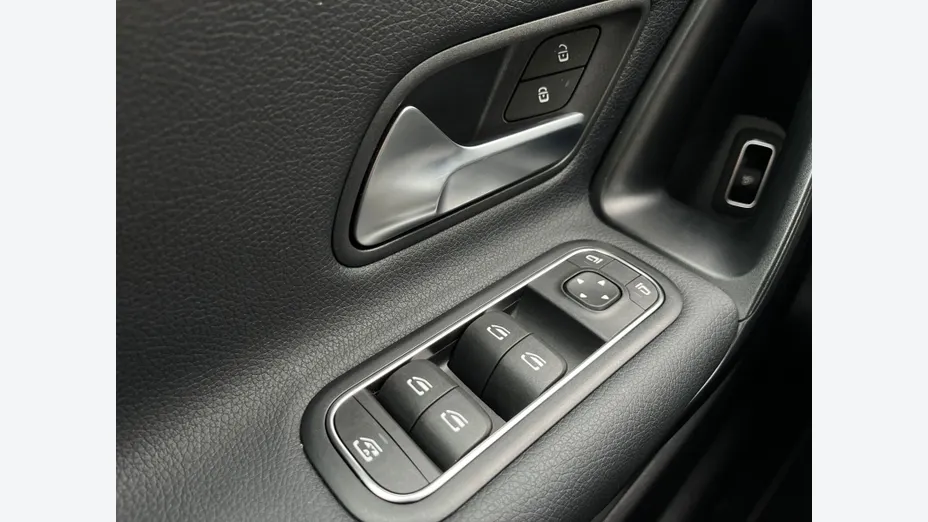MERCEDES-BENZ CLA -