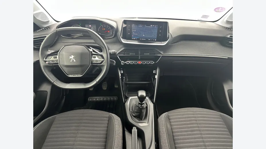 PEUGEOT 208 -