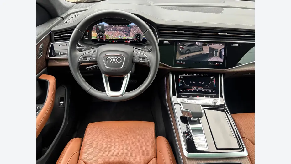 AUDI Q8 -