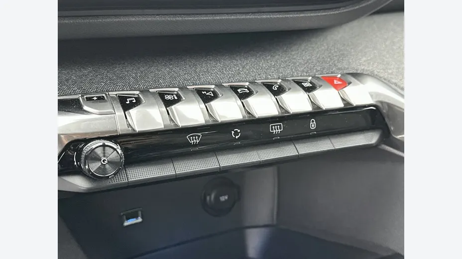 PEUGEOT 3008 -