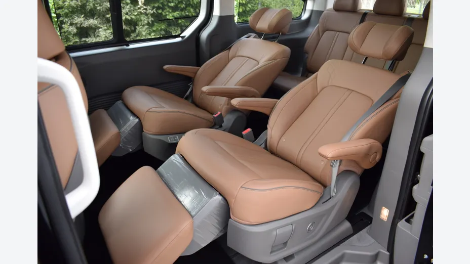HYUNDAI Staria Staria 1.6 T-GDI HEV Luxury aut