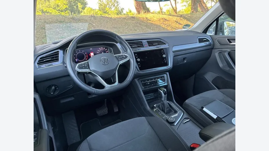 VOLKSWAGEN Tiguan -