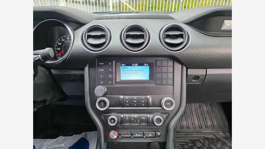 FORD Mustang -