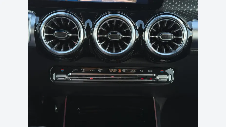 MERCEDES-BENZ GLB GLB 200 AMG Line 7G-DCT