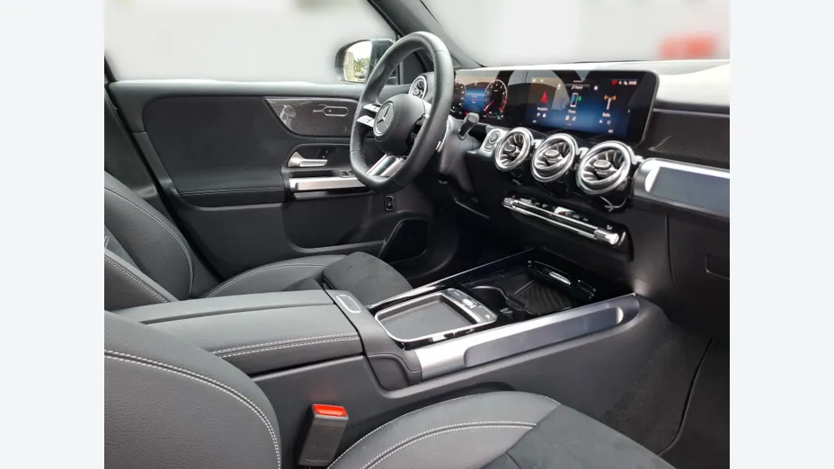 MERCEDES-BENZ GLB GLB 200 mHEV AMG Line 7G-DCT