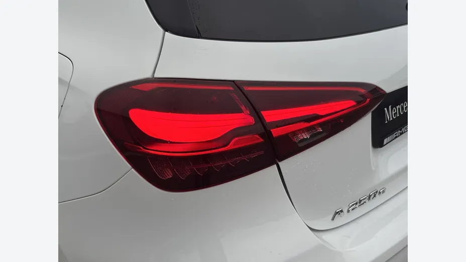 MERCEDES-BENZ A Klasa A 250 e PHEV AMG Line 8G-DCT