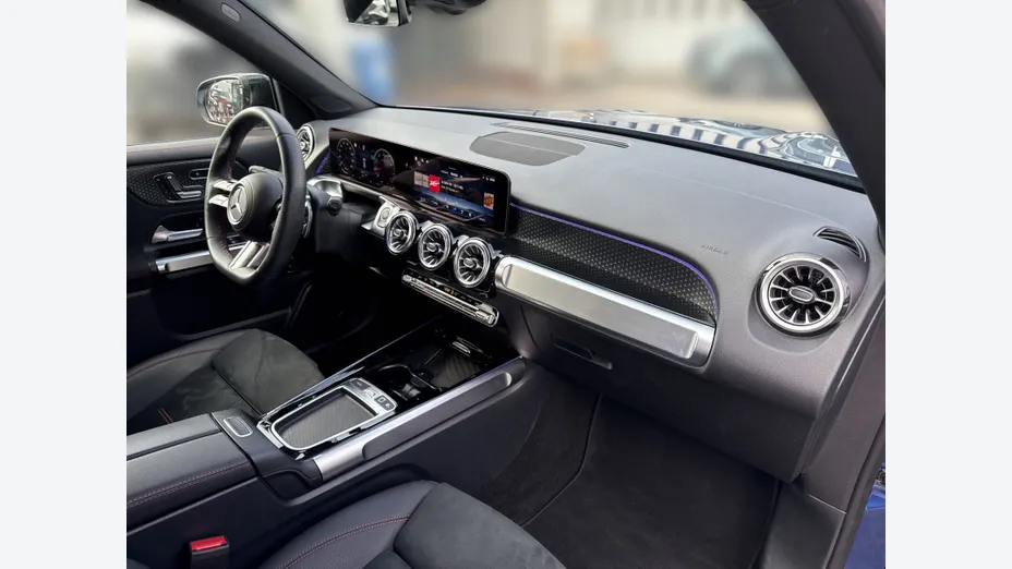 MERCEDES-BENZ GLB GLB 200 mHEV AMG Line 7G-DCT