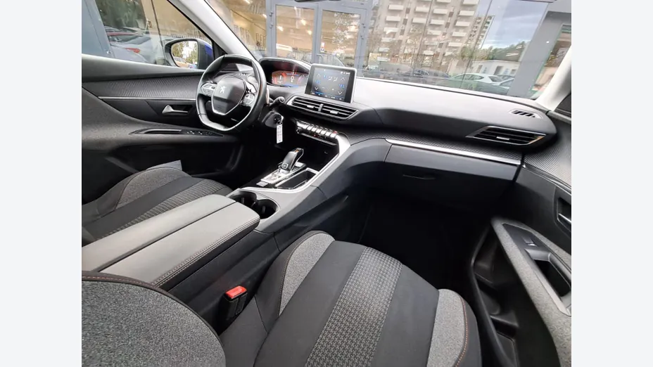 PEUGEOT 3008 -