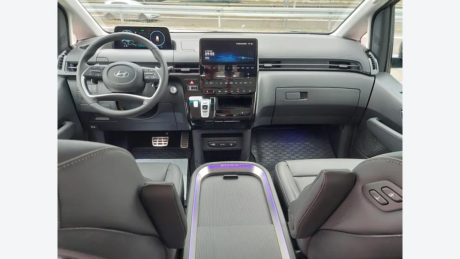 HYUNDAI Staria Staria 1.6 T-GDI HEV Luxury aut Nowy