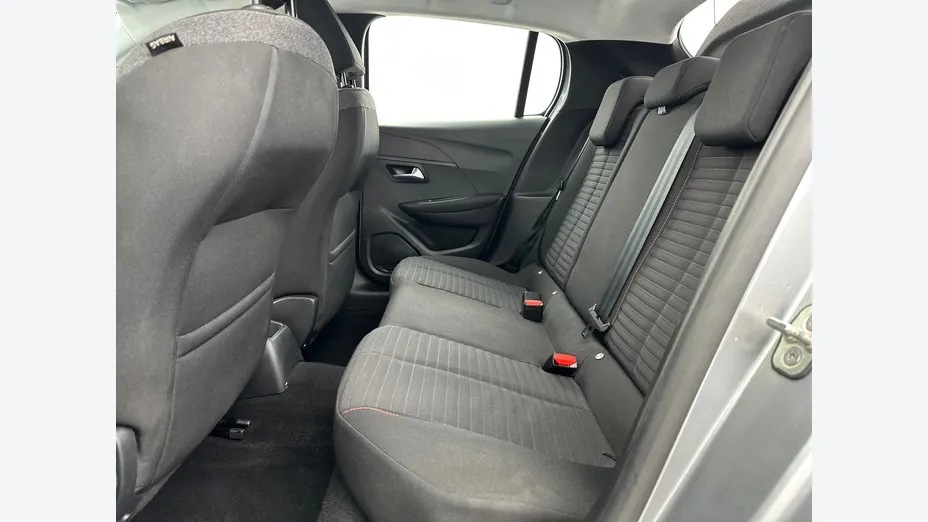 PEUGEOT 208 -