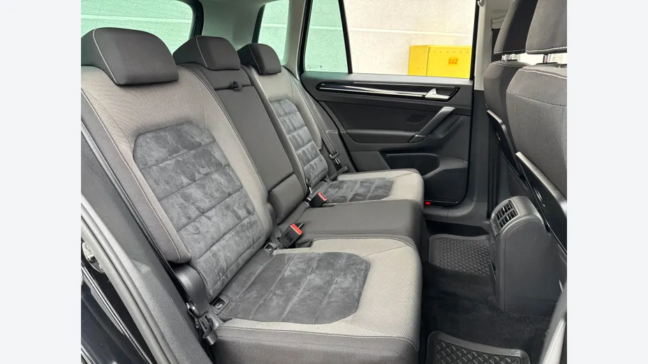 VOLKSWAGEN Golf Sportsvan -