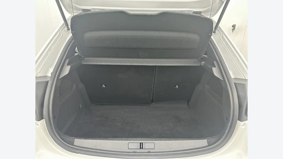 PEUGEOT 208 -