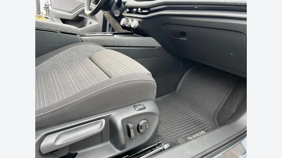 SKODA Superb Superb 2.0 TDI SCR Selection DSG