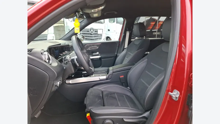 MERCEDES-BENZ GLB GLB 200 mHEV AMG Line 7G-DCT