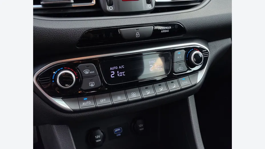 HYUNDAI i30 i30 1.0 T-GDI Smart