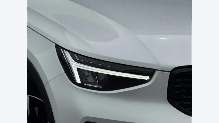 VOLVO XC40 XC40 B3 Plus Dark aut