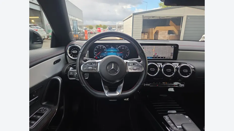 MERCEDES-BENZ CLA CLA 180 7G-DCT