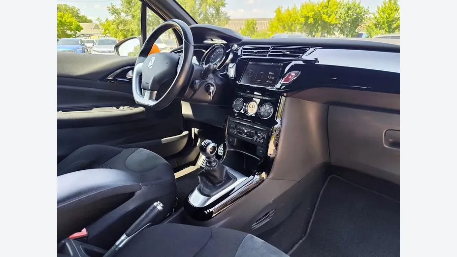 CITROEN DS3 -