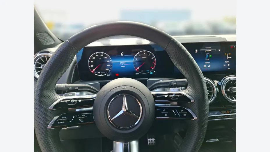 MERCEDES-BENZ GLB GLB 200 mHEV AMG Line 7G-DCT