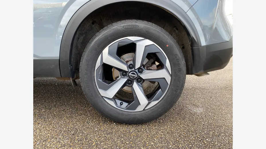 NISSAN Qashqai -