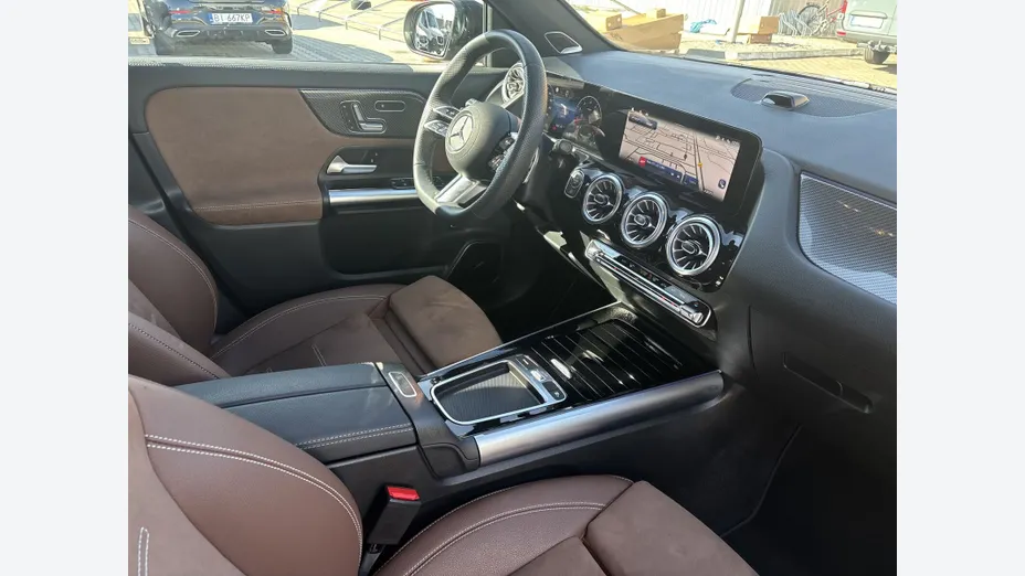 MERCEDES-BENZ GLA GLA 200 mHEV AMG Line 7G-DCT