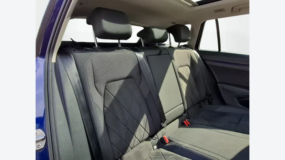 VOLKSWAGEN Golf -
