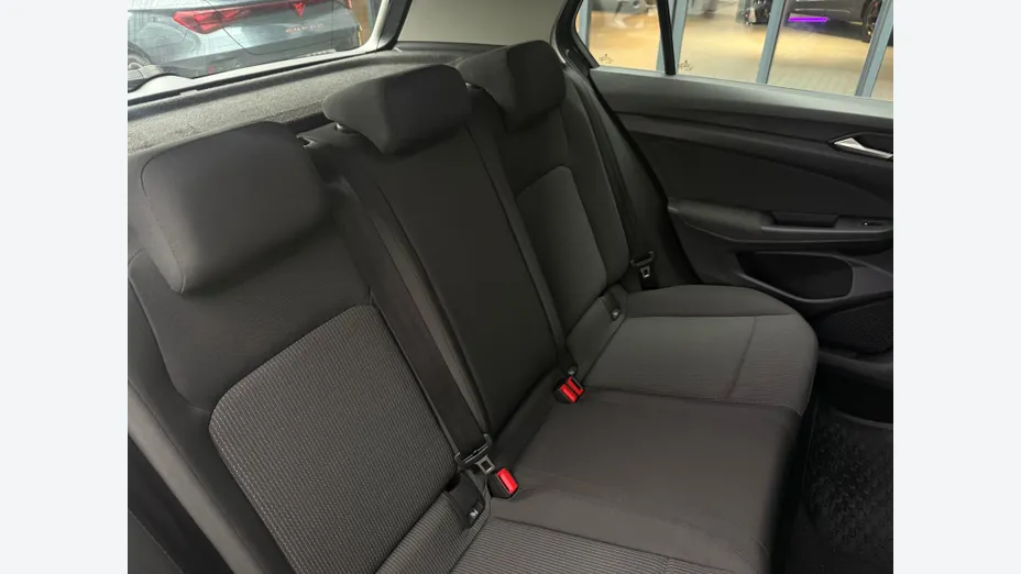 VOLKSWAGEN Golf -