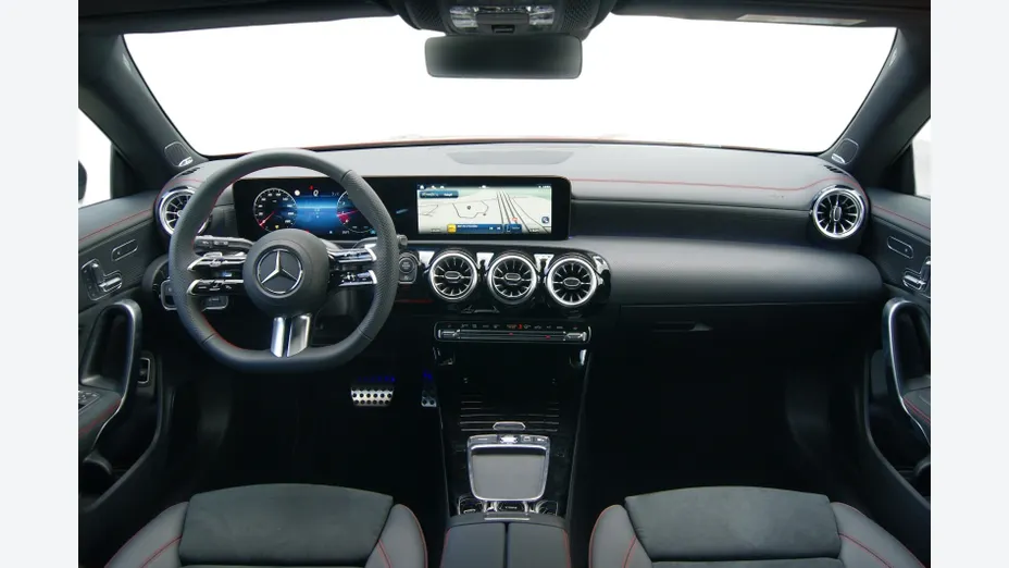 MERCEDES-BENZ CLA CLA 200 AMG Line 7G-DCT