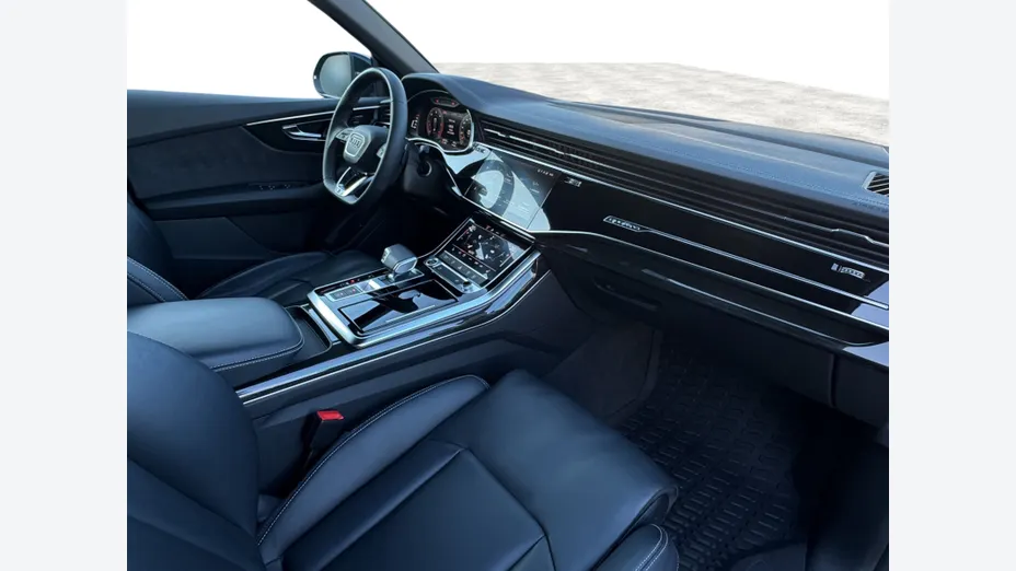 AUDI Q8 -