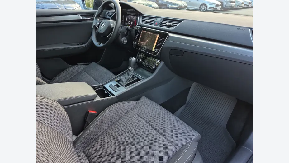 SKODA Superb -
