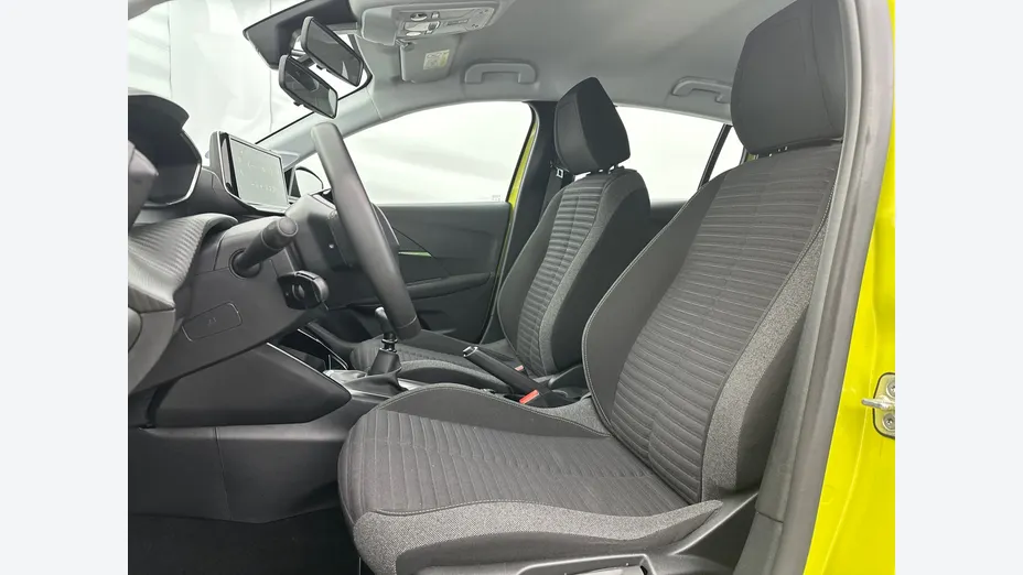 PEUGEOT 208 -
