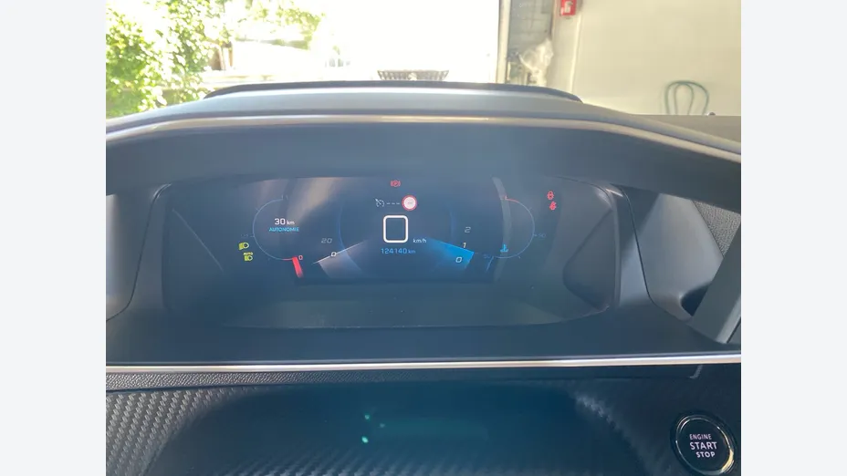 PEUGEOT 208 -