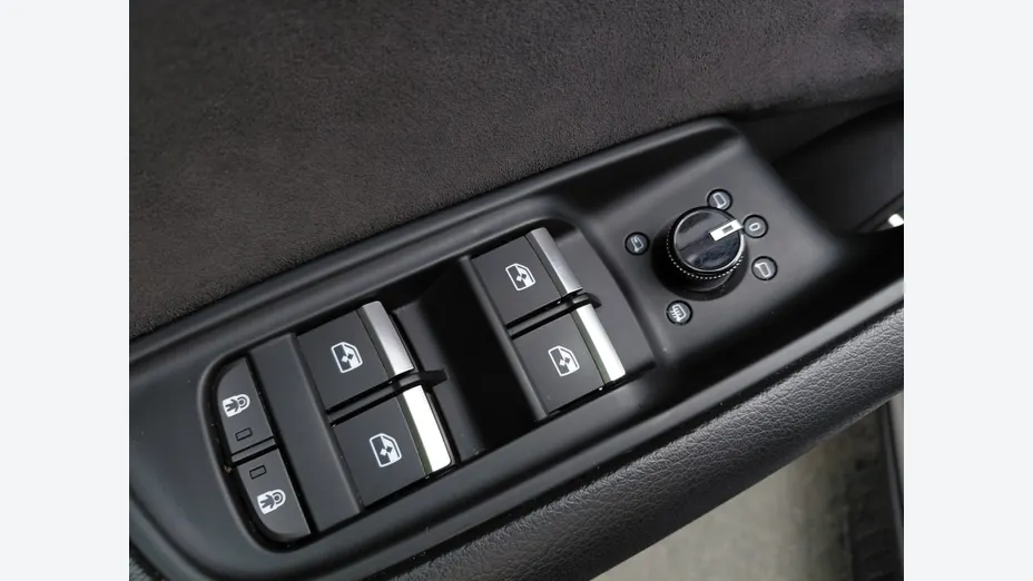 AUDI Q8 -