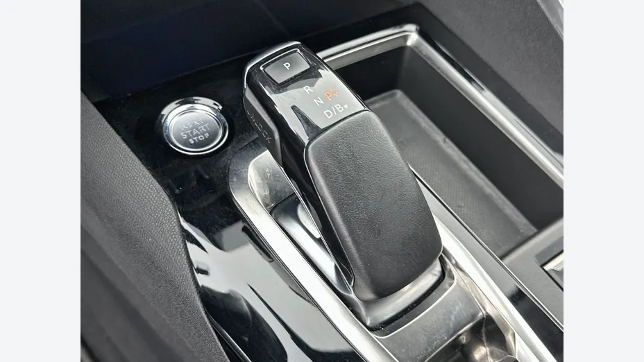 PEUGEOT 3008 -