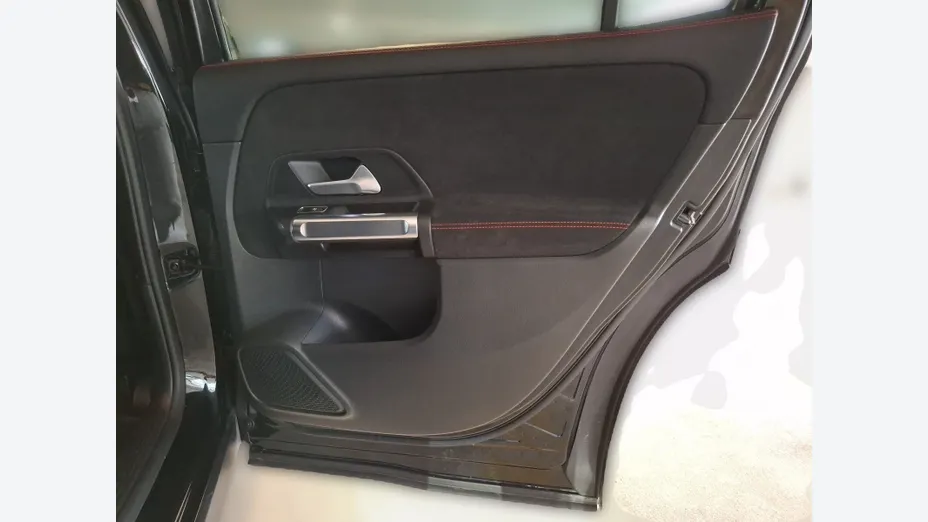 MERCEDES-BENZ GLB GLB 200 mHEV AMG Line 7G-DCT