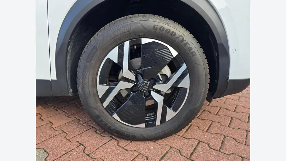 PEUGEOT 2008 2008 PureTech 130 Allure S&S EAT8