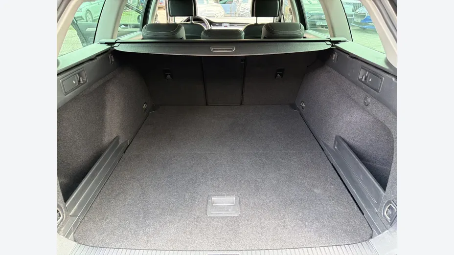 VOLKSWAGEN Passat -
