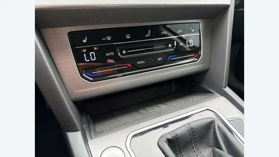 VOLKSWAGEN Passat -