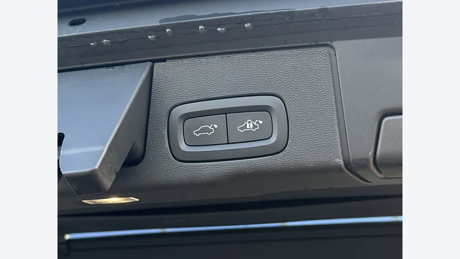 VOLVO XC60 XC60 T6 Plug-In Hybrid AWD Core aut